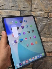 آيباد ١١ برو • ٢٥٦ جيجا • شاشة مكسورة