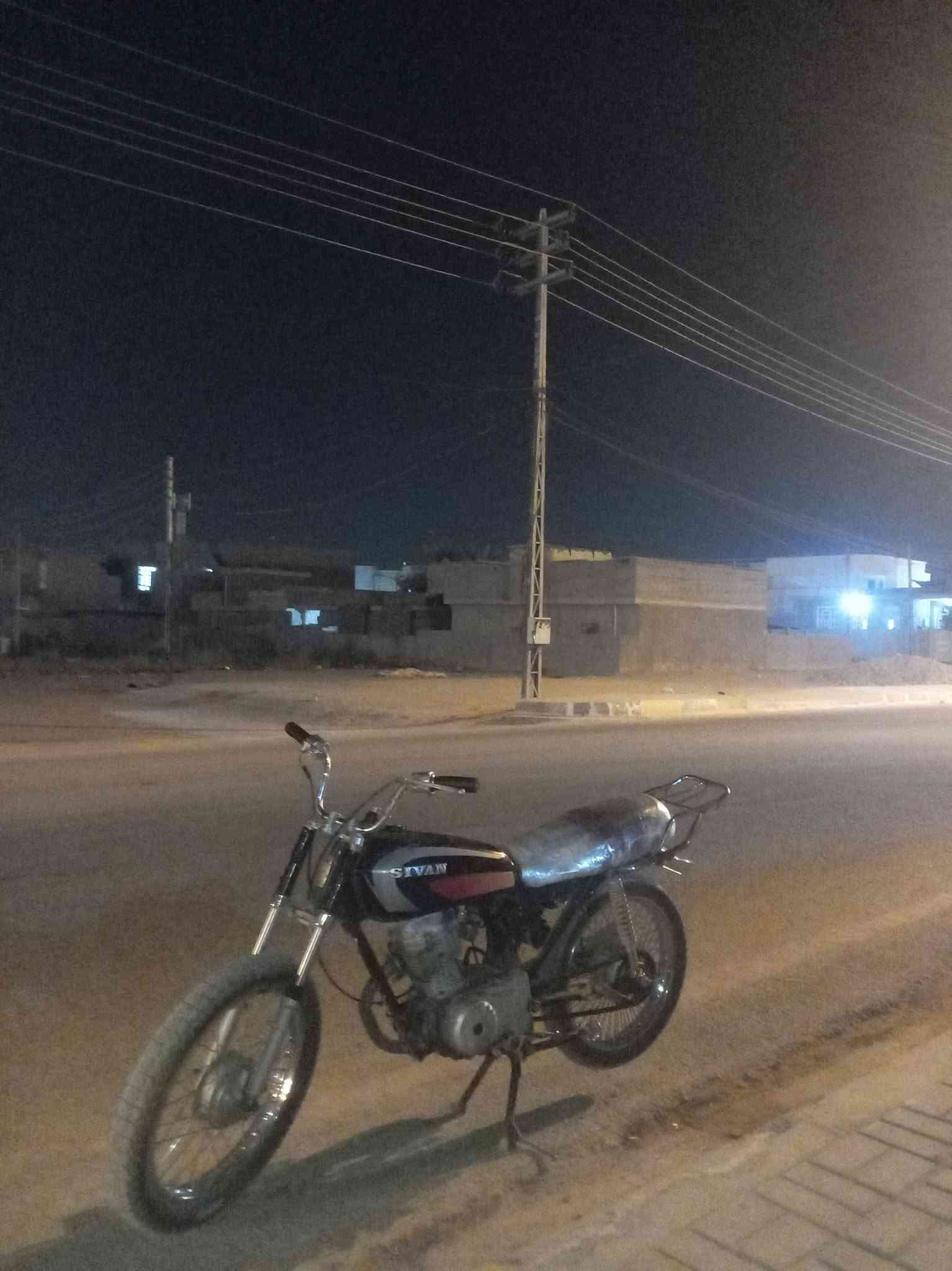 سلام عليكم دراجه نامه اربعه كير دراجه نضيفه ما ناقصه شي  سعر 300 وبيها مجال مكان عامريه صمود تواصل واتساب ***********
