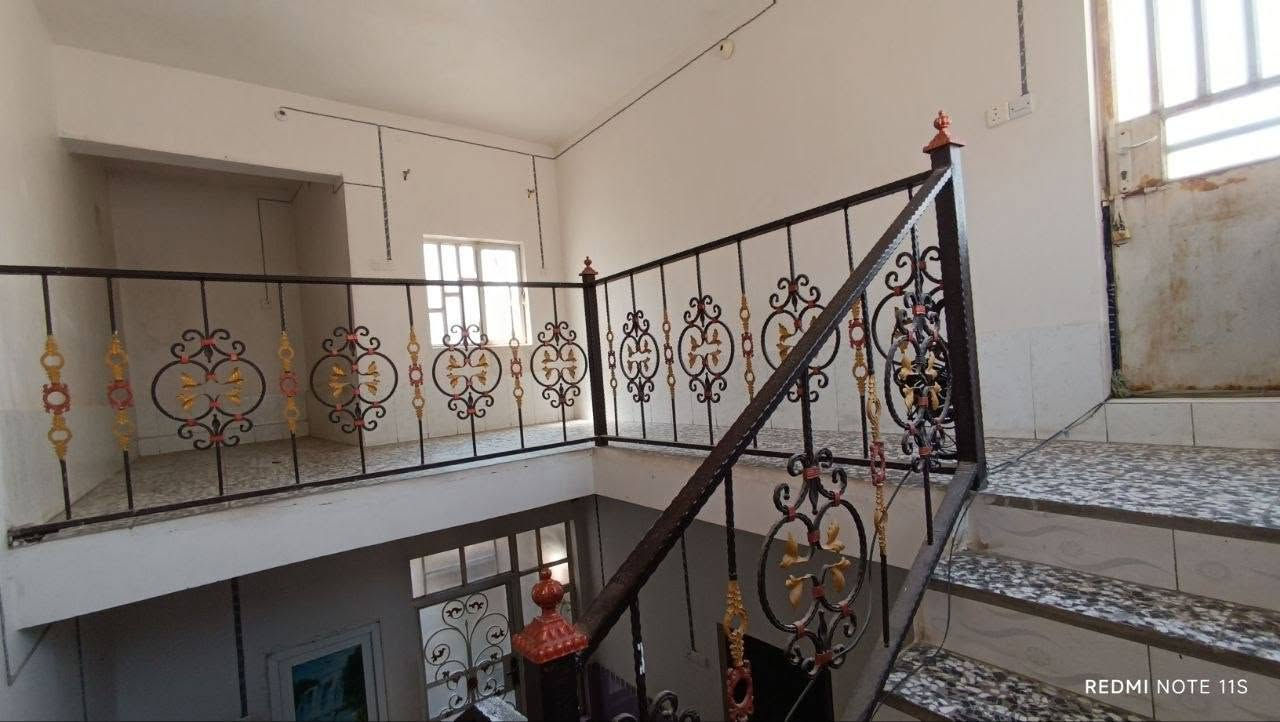 بسم الله الرحمن الرحيم
#بيت_للبيع 

العنوان📍 البراكية شارع علكم قرب مدارس آيات الرحمن 
طابو زراعي بي مكاتبة مع مالك الارض مع صورة لسند الارض
المساحة 125م واجهة 8.35 نزال 15 غرفة و استقبال ومطبخ وصالة  مفتوحة على البيتونه كبيرة تحتوي على مخزن و حمام داخلي و خارجي أيضاً و مكشوفة 
💸السعر 43 مع المجال .
التواصل مع  الرقم ***********

نص مكتوب في الصور:
- REDMI NOTE 11S
