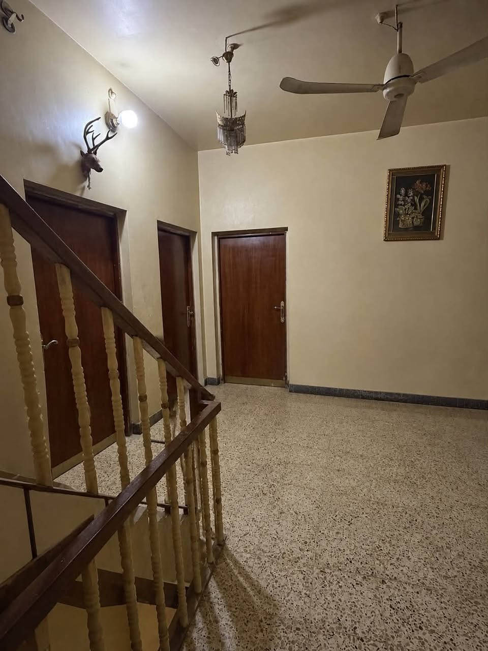الموقع :    بستان الحلو📍
                                                                                               
نـوع الـعـقار:   طابو زراعي مملوكه للدوله سند ٢٥

مقاطعه ٦ /٣٨

الـمـسـاحـة:    ٣٠٠م البيت ركن 

#الـطـابــق #الارضـي 

غرفه واحده واستقبال ومطبخ وهول ومجمع صحي وكراج سياره و حديقه ومخزن خلف البيت 
#الـــطـابـق #الـــثـانـي 

٣ غرف نــوم  -هول_مجمع صحيات
البيت له مخرجين على شارعين 

  
✨——————————-   ✨                

سعر المتر ٢٢٥٠
📍_____#لــــــــــــلاستفسار -
***********
