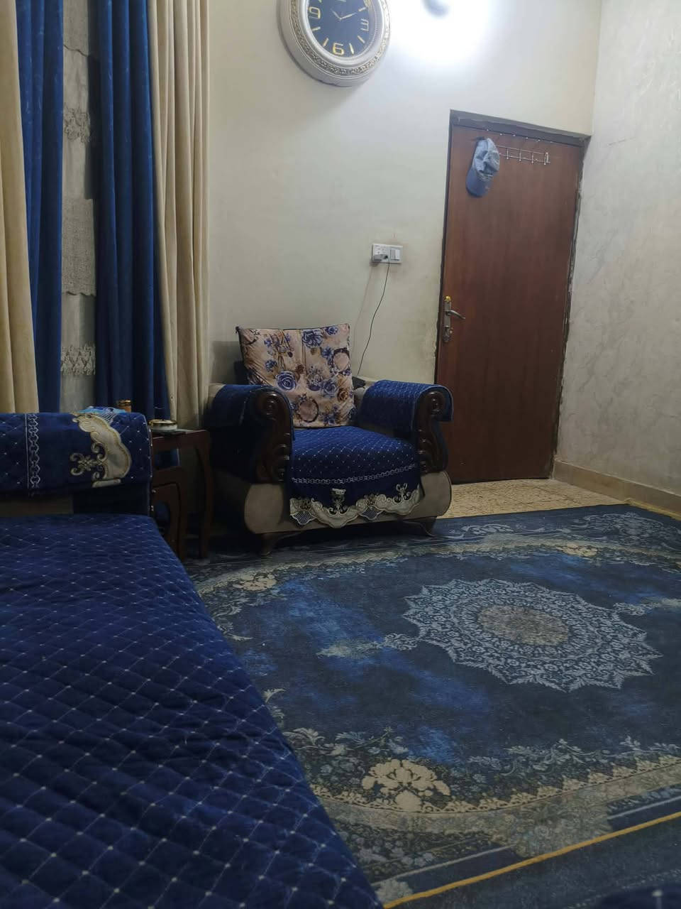 السلام عليكم تخم سبعه مقاعد للبيع ب١٢٥ وبي مجال ***********
