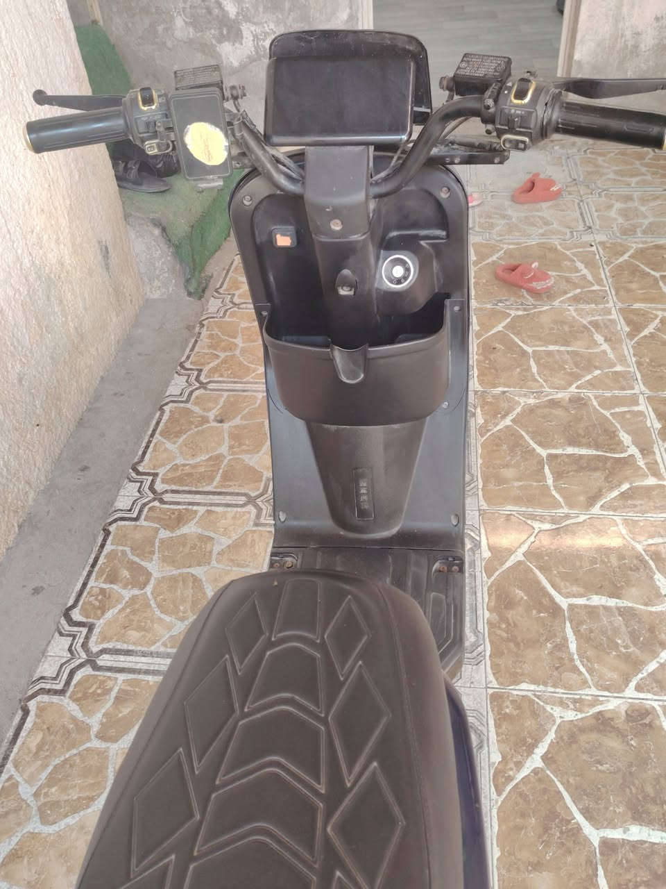 السلام عليكم دراجة ار 7  خمسة بطاريات ولي كل بطارية 32 انبير السعر 400 وبيها مجال العنوان البصَـرة الحيانية اول لاين التواصل ***********
