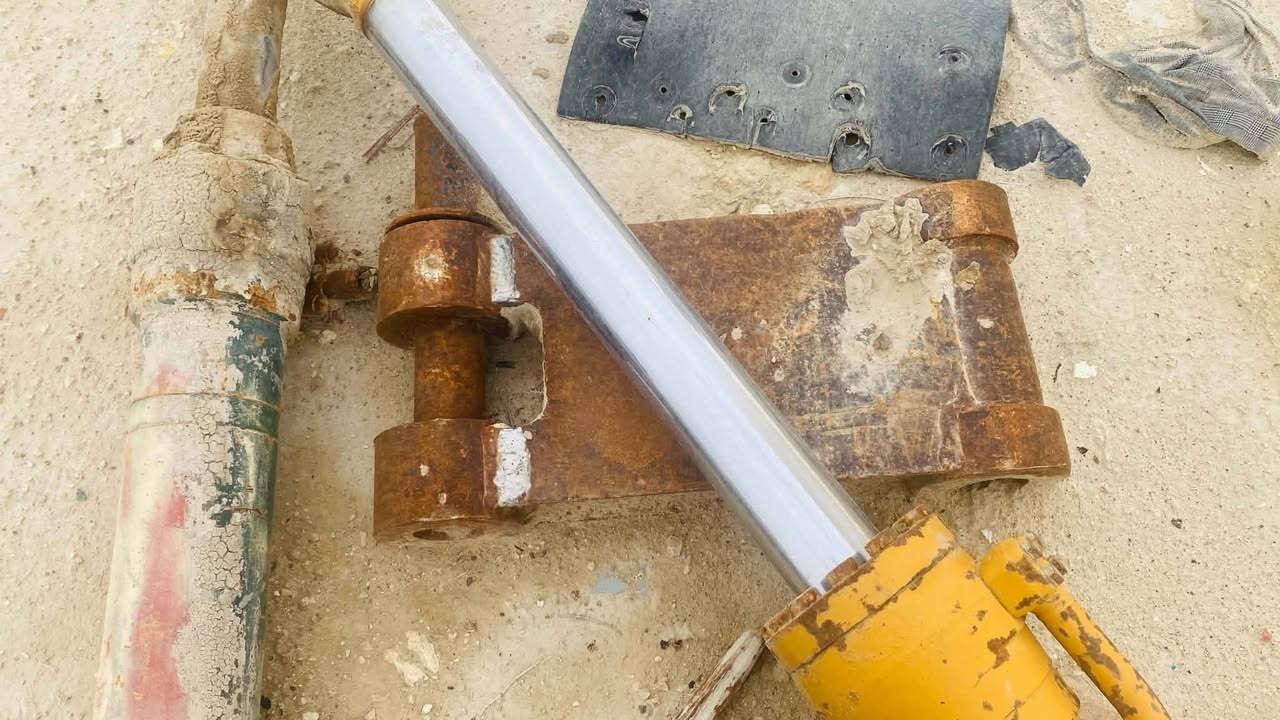 السلام عليكم للبيع  كنترول حفارة كوماتسو 300 مع جگات رفع وثانوي للاستفسار واتساب ***********
