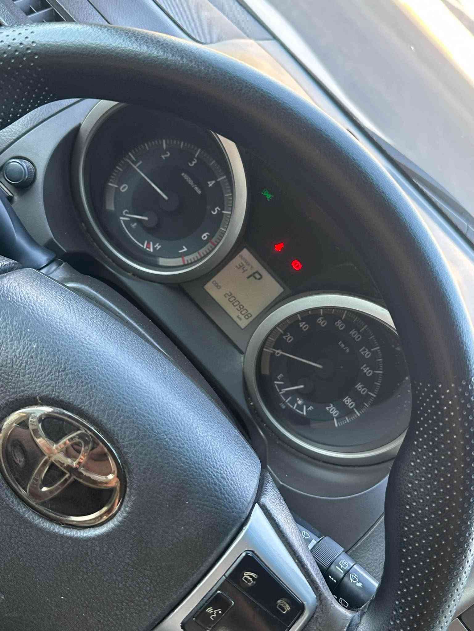 Toyota prado 2011 
٢٠٠ هه زار كم رويشتووه 
بسته ك بوياغى هه يه له ده ركه ى 
هه زه و پاكانه ى قانونى بؤ كراوه هيچ كيشه نيه له مرور و مفرزه سعرى ١٤٥ كه ميك مجال 
*********** أربيل, العراق
