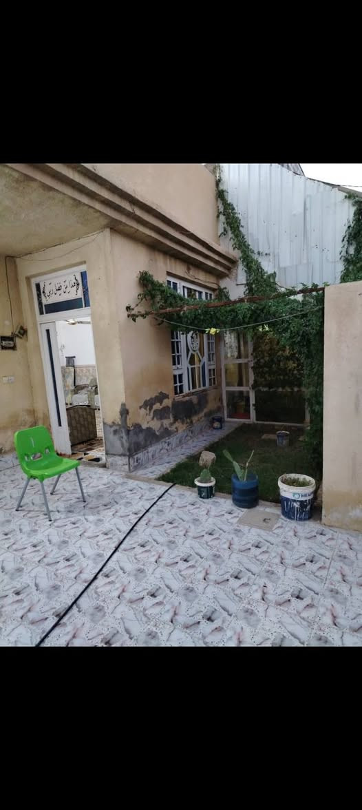 السلام عليكم
بيت للبيع في حي الحكيم نزلة حسينية بيت خليفه المساحه ٢٢٠ متر السعر ٥٠ وبي مجال

***********
