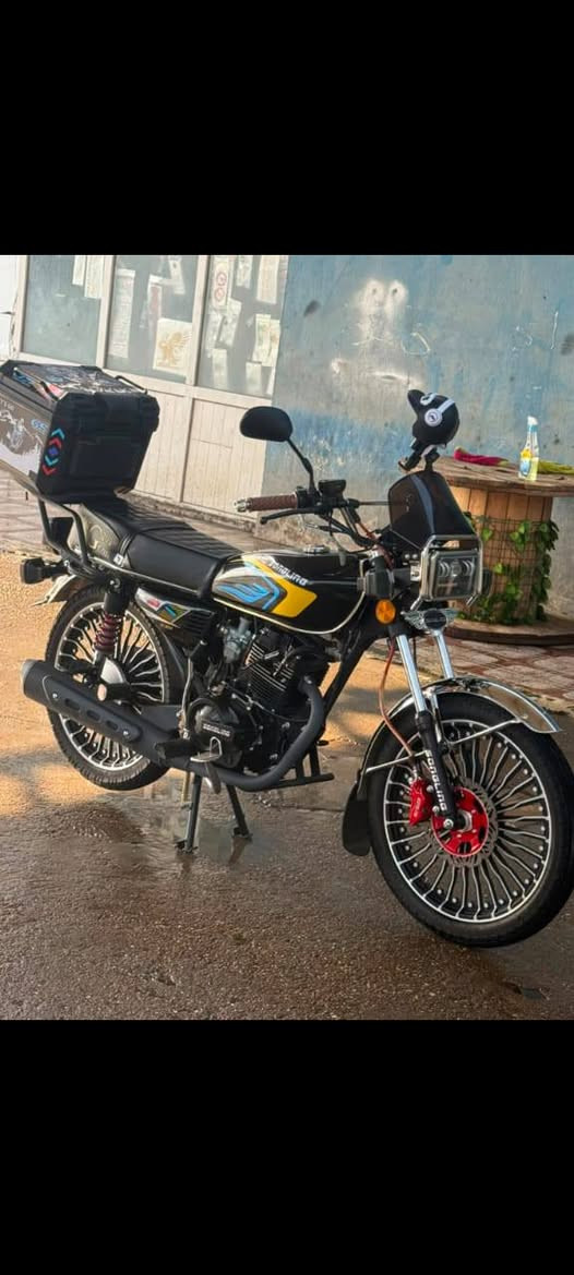 سلام عليكم للبيع سيفان موديل 25محرك 200ccضاغطه و سنجيل الدراجه مكفول من كلشي السعر مليون العنوان التاجي المشاهدة رقمي ***********
