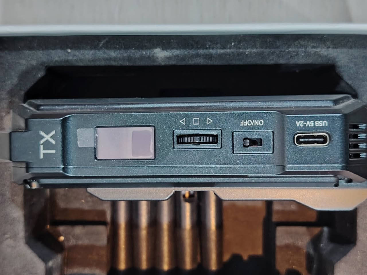 Hollyland pyro h 4k Hdmi transmit and receive 4k
متوفر النظافة بل صورة سعر 350 الف
***********

نص مكتوب في الصور:
- Hollyland Pyro H 4K HDMI Wireless Video Transmission System
- 4.9 (12)
- Compare
- In Stock
- €322.65
- USD $369.00