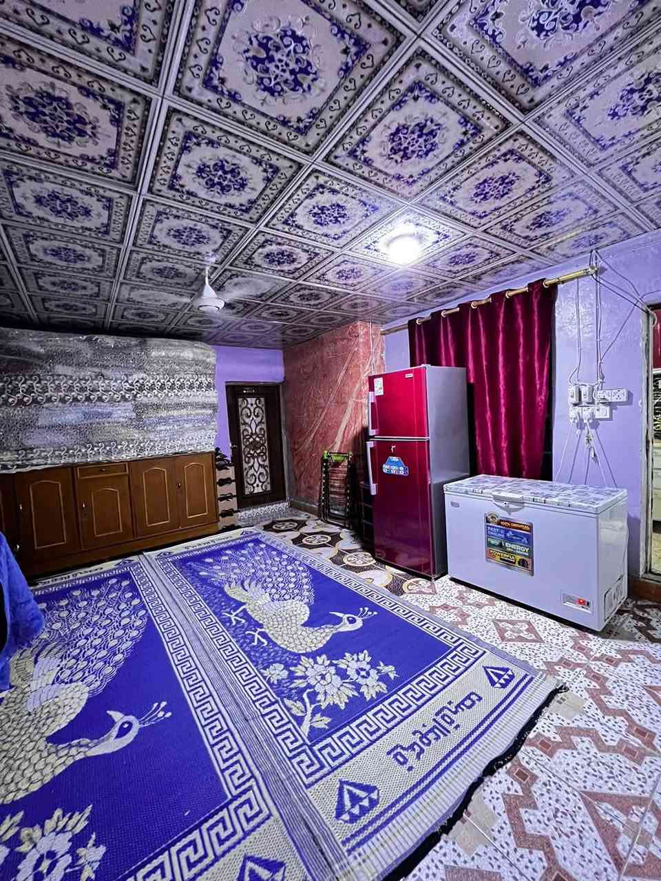 عدنا بيت بالمهندسين شارع المقيمين مساحه 308
بناء 2000 طابقين 
الطابق الاول 3 غرف كبار وصحيات ومطبخ واستقبال
الطابق الثاني 3 غرف وصاله وبالسطح اكو مطبخ ومخزن
وموجود صحيات بالطارمه 
ورا البيت شارع مدرسه الشهيد ضياء يعني خدمات 
والبيت يصير بصف ركن على شارع عشرين
يعني هم يصلح استثمار  اذا تاخذه قطعه وتبنيها مشتملات
السعر المطلوب 380 وقابل للتفاوض
الاستفسار
***********
