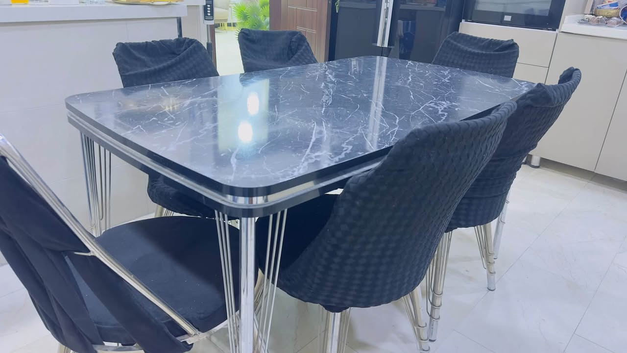 ميز طعام • ست كراسي