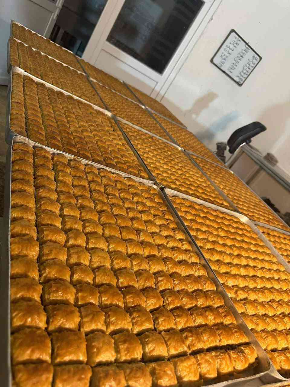 حلويات • عروس بغداد • فرع الحمداني