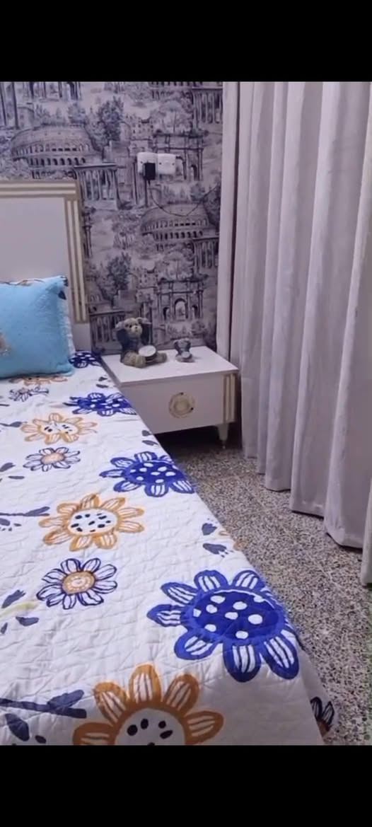 السلام عليكم..
غرفة نوم كاملة للبيع مابيها نقص نضيفة مابيها اي ضرر مستعملة شي بسيط والنظافة واضحة كدامكم مكاني بغداد حي العامل.. 
للاستفسار. (***********)  واتساب موجود
