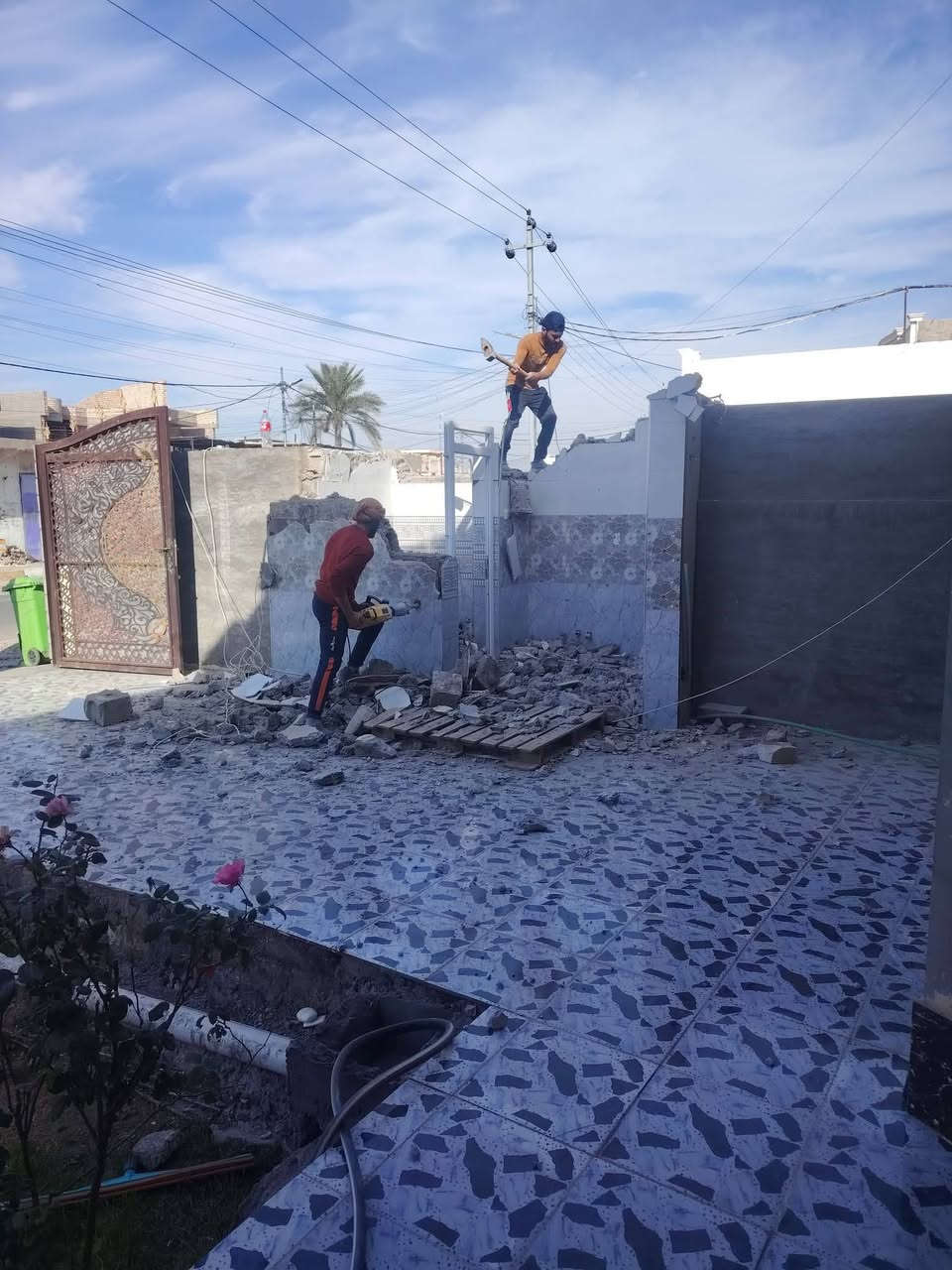 السلام عليكم /كادر عمل جاهز تصعيد مواد +تنضيف بيوت حدائق+ تفليش+ دفن نهري +نقل اثاث//معداتنه جاهزه وسياره تجيك للبيت ماعليك بس الاتصال بالرقم ***********

