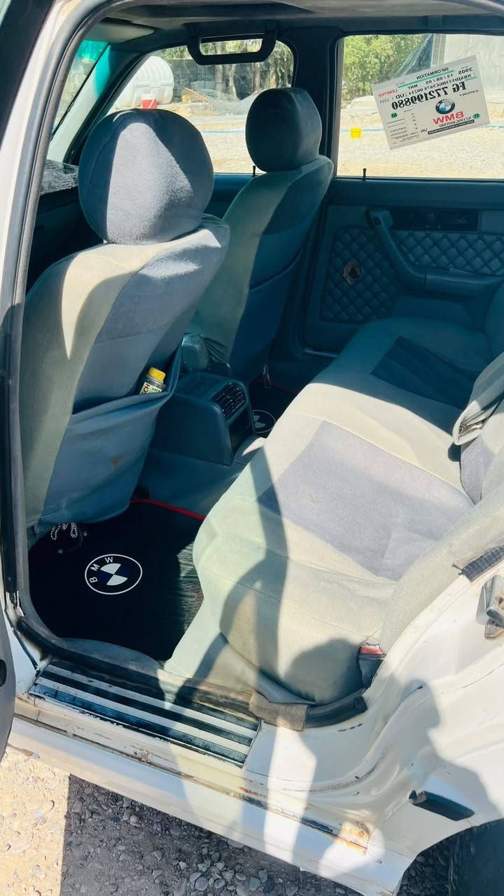 السلام عليكم
---

*للبيع BMW موديل 1991 كلاسيك* يرهم مراوس هم

*الموديل*: BMW [i34]

*سنة الصنع*: 1991

*المحرك*: [525] 

*كير* {جديد حاوية}

*اللون*: ابيض

*الحالة*: السيارة نظيفة ومحافظ عليها، يعوزها لو بوليش لو صبغ 

*السعر*: [40] وبيها مجال للطيبين

*المكان*: ديالئ- [جلؤلاء]

*الاتصال*: ***********

الجاد يشرفني يجي يفحصها
