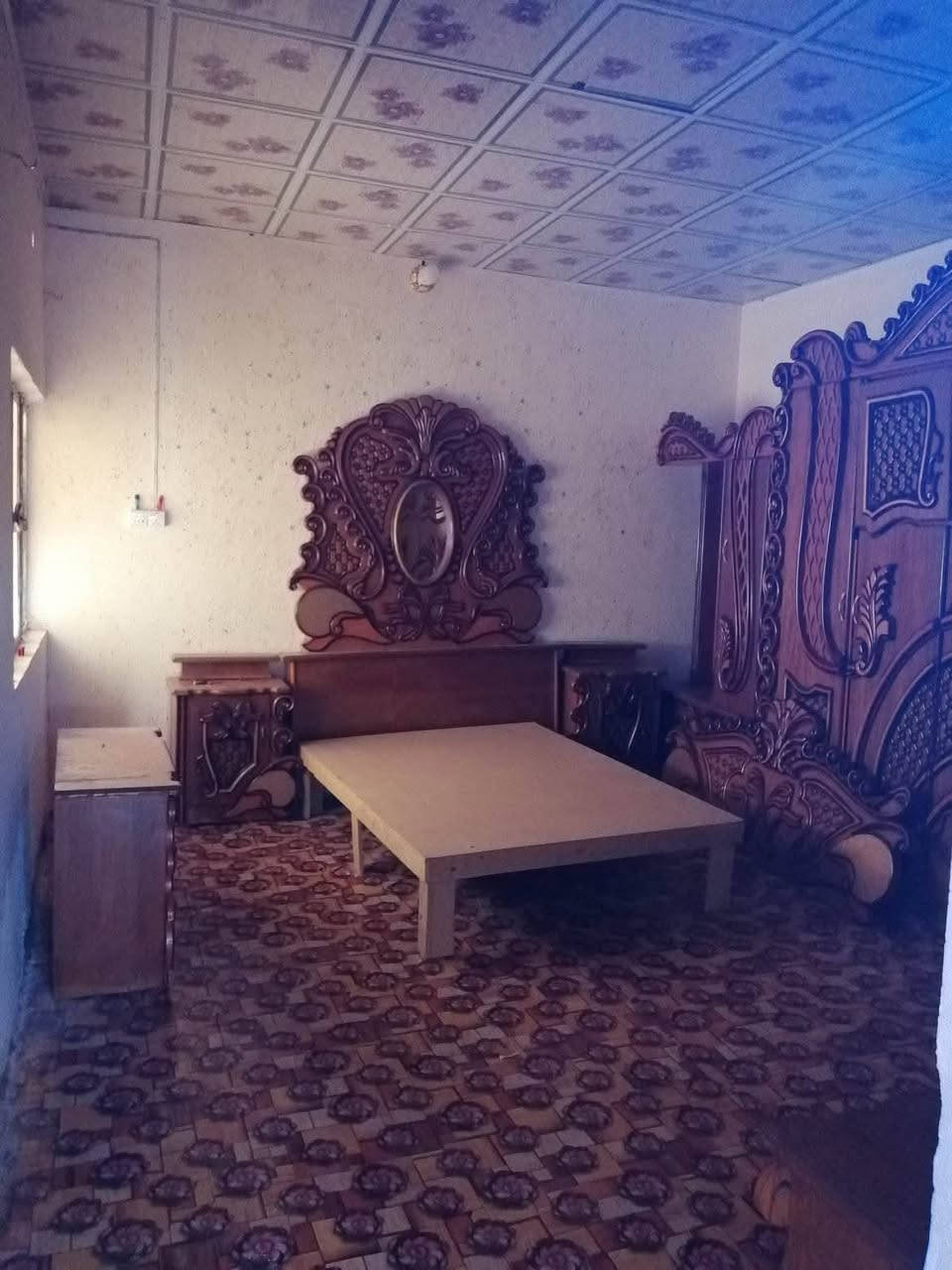 بيت للايجار • ١٠٠م • مول الكوخ