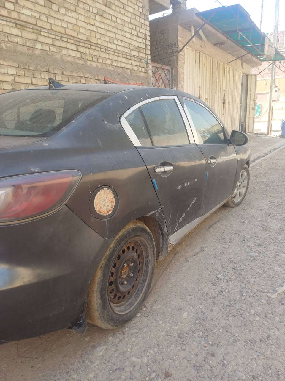 مازدا ٣ ٢٠١٠ كير مكينه كورلا حديث 
سيارة بيها بعض نواقص 
شغالة وتمشي غرامات مصفرة 
كير بي فقط عته بنمر ومكينه نظيفه لا تبخير ولا تنقيص
مكان بغداد باسمي رقم واسط مشروع وطني 
ابيع كوم حديد ماعدا التحويل يعني بشرط تحويل 
سعر ٢٨ ورقه 
***********
