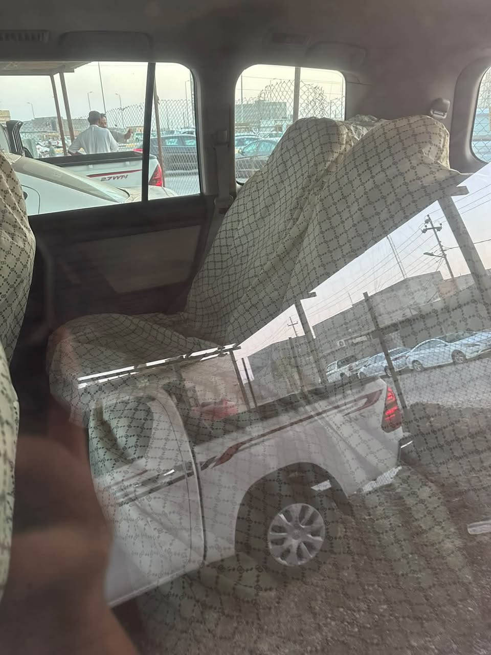 السلام عليكم 

لاندكروز  ستينيه موديل ٢٠١١سياره كفاله عامه رقمً دولي جديد ***********
