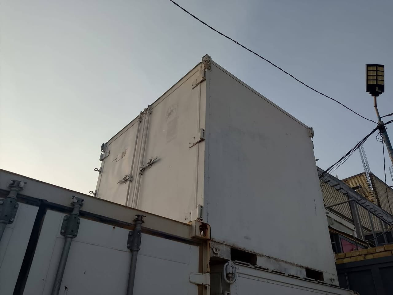 بسم الله
وصول حاويات 3 متر 
نضافة 99 مثل مموضح بل صور 
العدد 4
 المكان بغداد ابو غريب
رقم  الهاتف ***********
                 ***********
