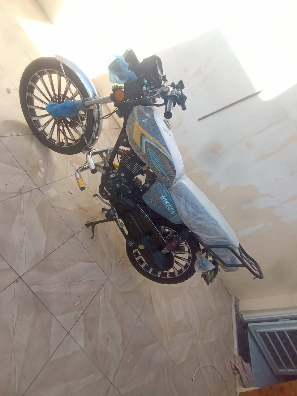 اخوان السلام عليكم دراجه للبيع موديل 25 دراجه كفاله عامه بها نقص دشبول مبدل بس مكان دي سعر 750 وبيها مجال شراي يتصل وتدلل ***********
