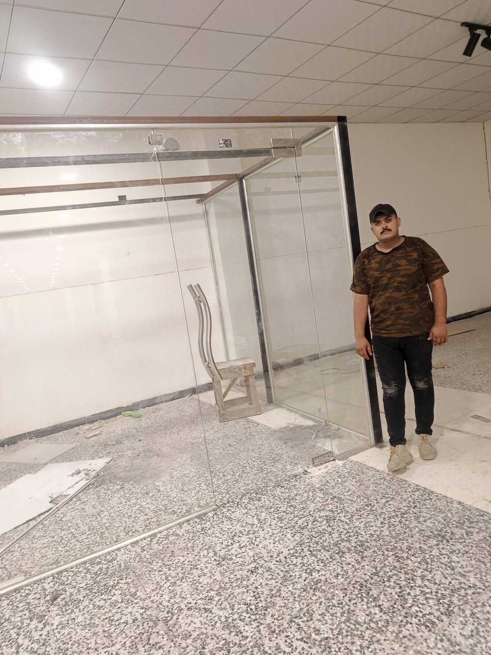 تم عمل جام خانه 10 ملم مقسئ حسب الطلب مستعدون لعمل الزجاج والالمنيوم جميع الموديلات الفخمه اذا كان لديك اي استفسار  اتصال علئ الارقام التاليه *********** 
*********** حمزه القريشي
