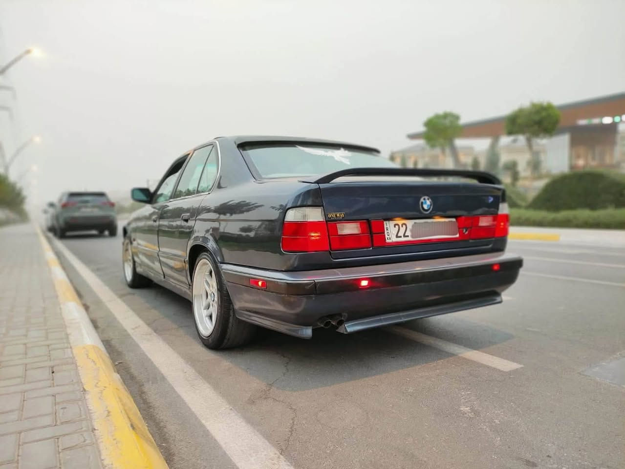 السلام عليكم BMW موديل 1990 كير عادي
سياره جديده بمعنى الكلمه غرفه مخمل اوف وايت كت كامل M حته دوس البانزين والكلج والبريك M سياره بدون ضربه فقط صبغ جماليه هزه وسنويه جدد بسمي تحويل ثاني يوم كير ومكينه خير من الله مكانه بغداد الامين ثانيه   *********** السعر 67 وبيه مجال واذا اكو مراوس افضل
