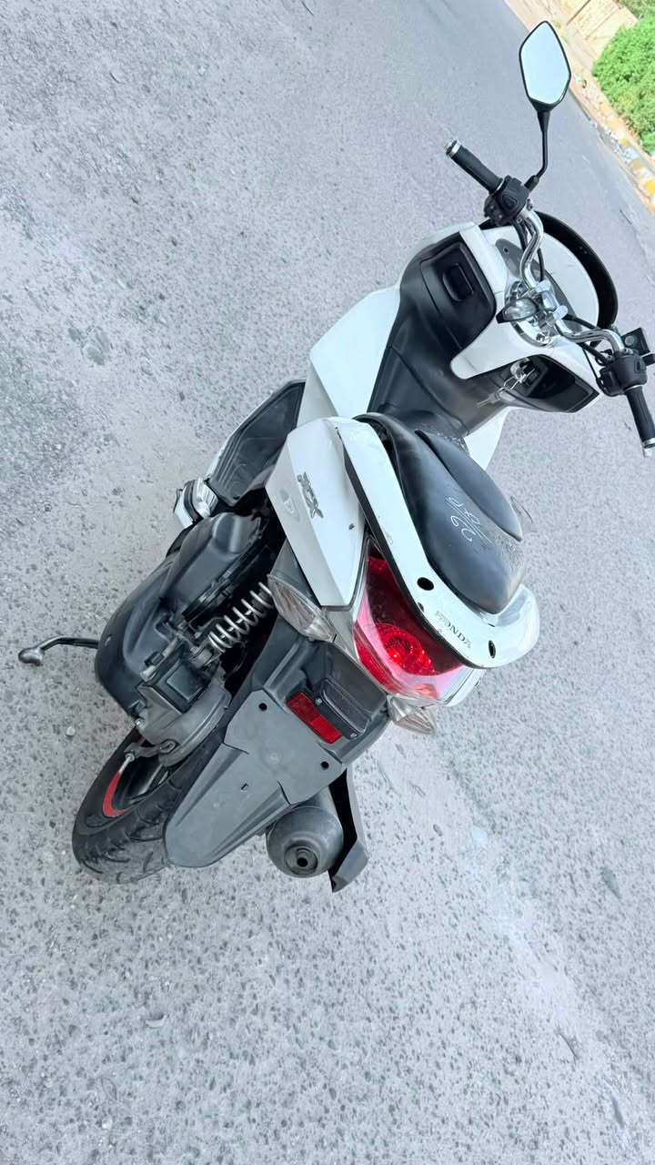 السلام عليكم…🧿
pcxجيل اول1️⃣

مكينة125

مكفولة كفالة عامة🔑

ماشيه 27الف 

دهن امزويل🛢️

بانزين محسن⛽️

جيب فيتر وافحص🔩

لونها ابيض صدفي💎🤍

العنوان بغداد 📍

شارع فلسطين 

الرقم***********

السعر💵(1550)$
