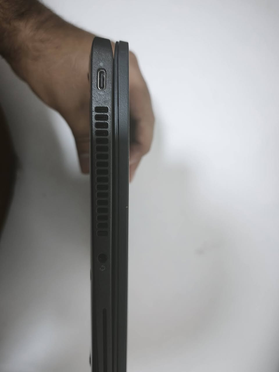 سلام عليكم
شاشة 13٫3 انش FHD 
معالج Core i5 1145G7 
كرت شاشة قوي جدا iris xe 
رام 16GB DDR4 
تخزين 256 نوع Nvme 
شحن تايب سي وملحقات حقيبة وشاحنة
بطارية فوق الساعة 
يتوفر توصيل لكل العراق
رقم هاتف ***********
طالب بالسعر 350 الف وبي مجال للناس الطيبة
