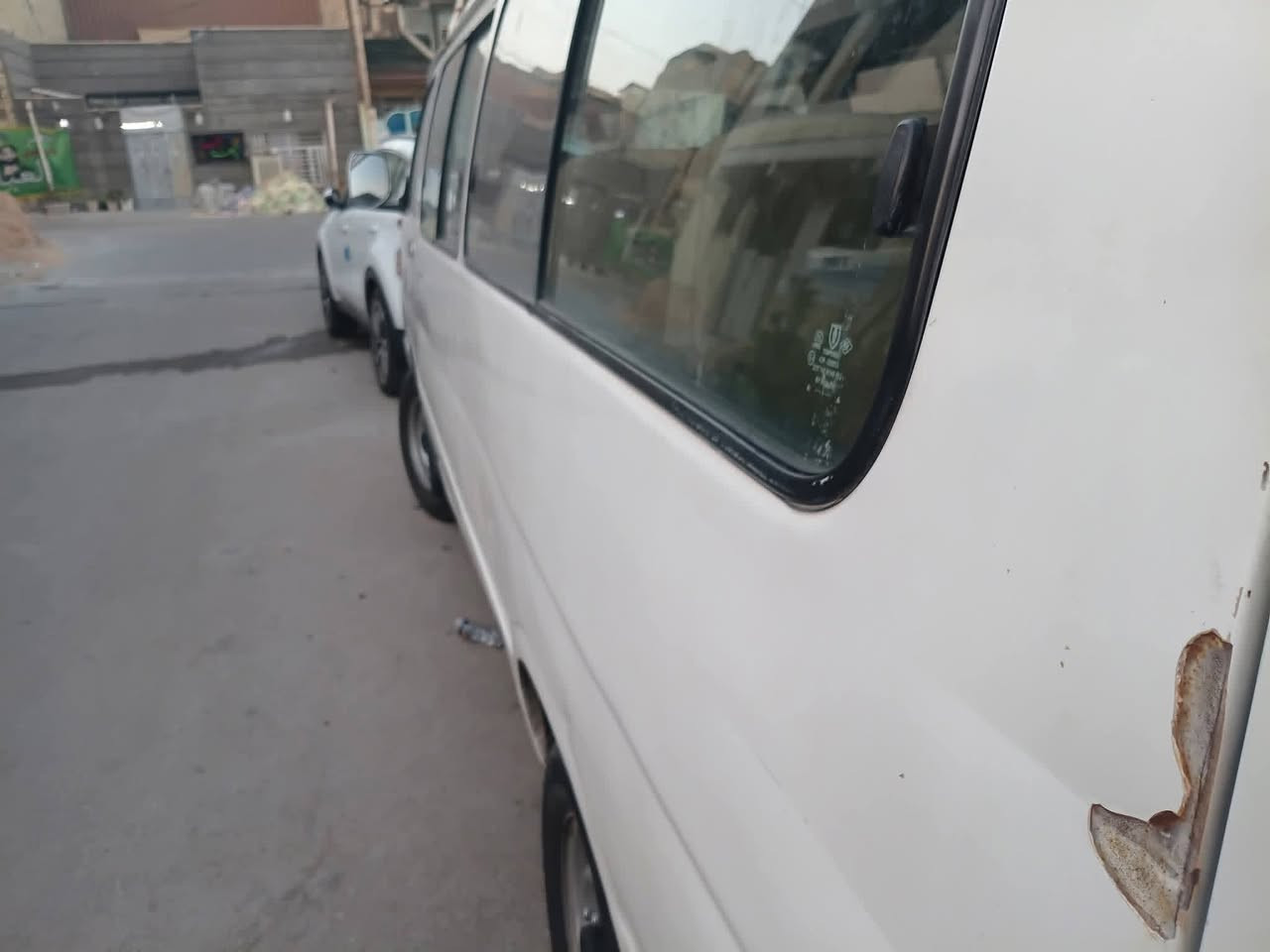 سيارة اجوان موديل١٤تخم تاير وكير وحدادية ومكينة والاكسد كلهن نظيفات كشنات و الكاعية وتنكة جديدة ب٨٠ وبيها مجال ***********
