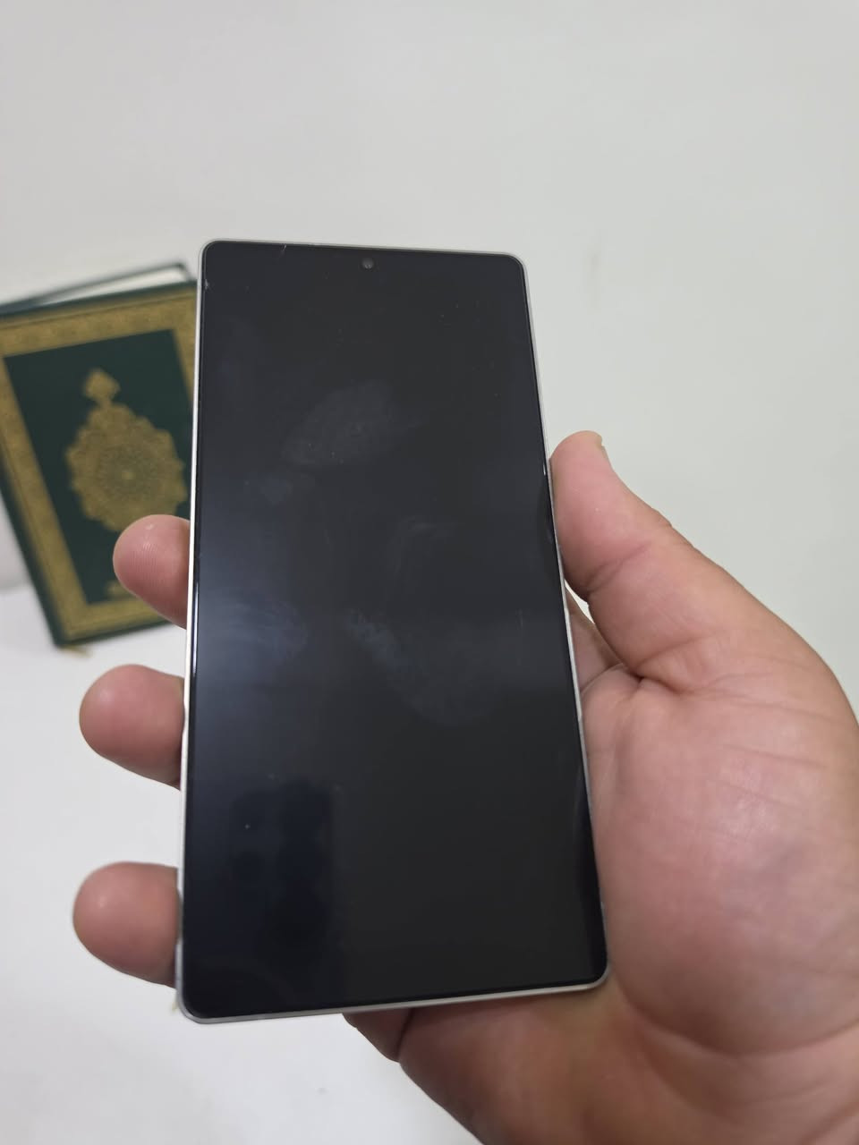 سلام عليكم S25 ذاكره 256 نضافه 100%100 السعر 1100 بغداد ***********
