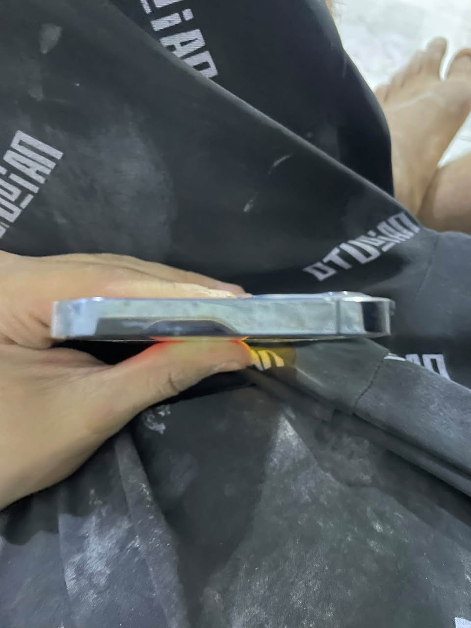اسلام عليكم ايفون 12برو ذاكره 128🔋76بس شويه فوك شاشه شخص شخطتين بي كلشي ما بي شرط قبل اربع شهر اشتريتو من واحد مشتري من شركه واالله كلشي ما مفتوح ولا شي كلشي شغال سعر300بي مجال  .تعال خاص او راسل وتساب فقط***********
