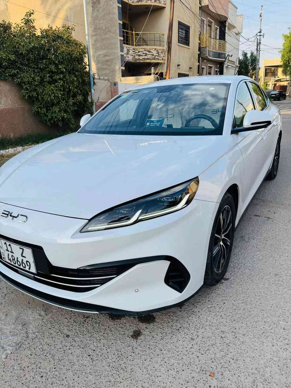 سيل 6 
موديل25 
السيارة تجي اربع كامرات 360 درجه 
بطارية 80 
السيارة ماشيه 22 الف 
السيارة جاهزه من شاشه و كماليات 
بيها بس رصعه بالباب الخلفي 
السيارة عارضها ب25 مليون و بيها مجال 
مكان السيارة بغداد العامرية 
***********
***********
 بي واتساب هم غير متواجد على الفيس رجاءا
