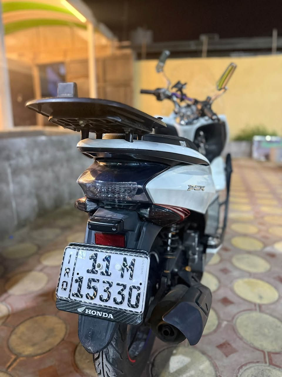 ️ للبيع دراجة PCX 125cc 🔥
رقم وسنوية وتحويل ثاني يوم مباشر 
دراجة مرتبة ونظيفة، لون أبيض🤍
ومعدلة بتعديلات رياضية تخلي شكلها مميز 😎🔥

✅ دشبول رياضي حديث وياباني 
✅ يدات بريك رياضية
✅ مرايات رياضية
✅ ديسك وبريك أمامي رياضي
✅ جام أمامي
✅ حماية جانبية
✅ بك لايت حديث 
✅ العدادات والإنارة شغالات

السعر (25$) 
الاتصال او المراسلة واتساب (***********)
