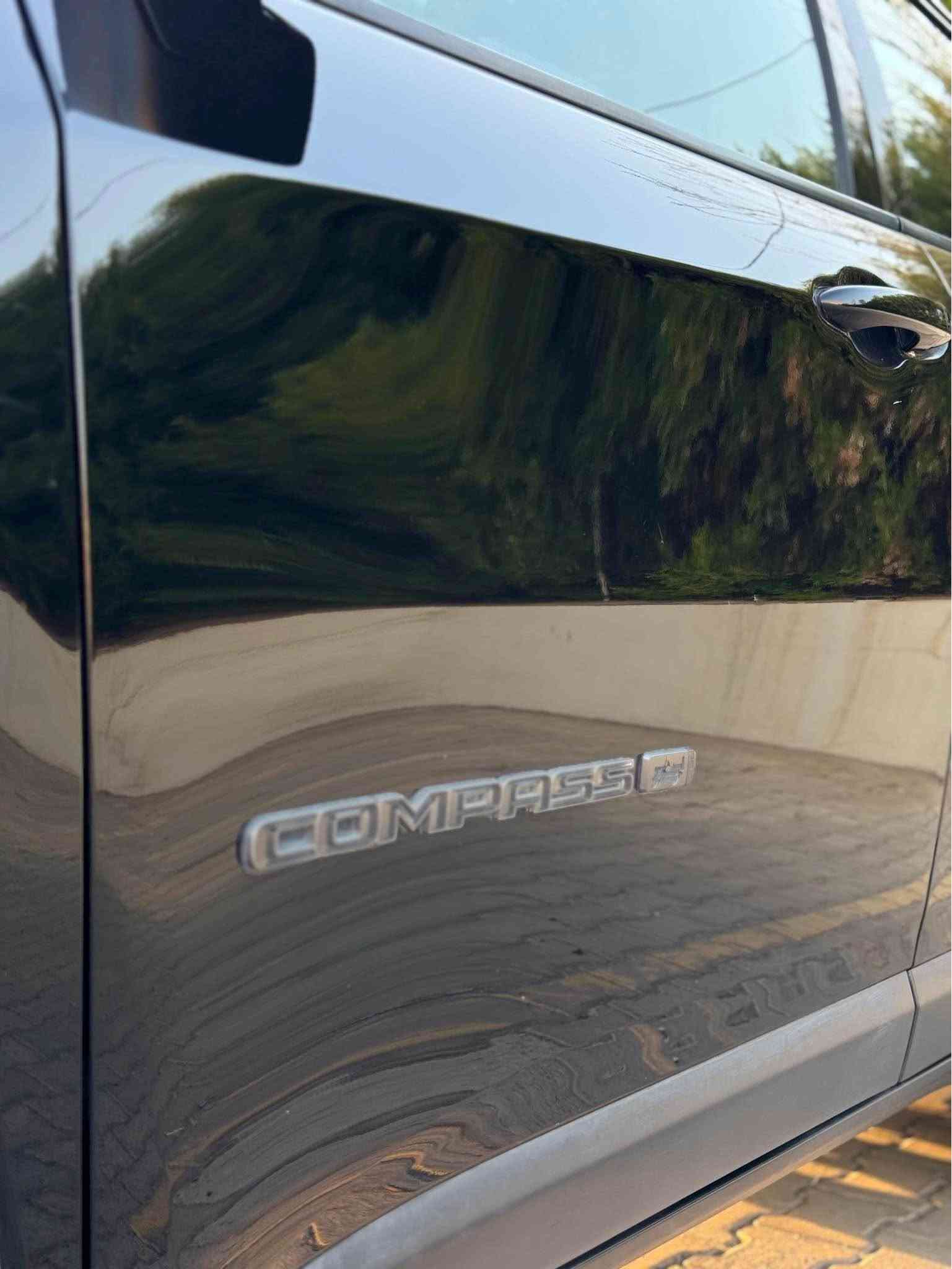 ‎جێپ کۆمپاس 2021 (Jeep Compass 2021)
* مۆدێل: 2021
* وەشان: 80th Anniversary Edition (تایبەت بە یادی ٨٠ ساڵەی جێپ - لەسەر بنەمای Latitude)
* مواستفات: فوول فوول (تەنها راداری نییە)
* ڕۆیشتوو: 25 هەزار مایل

* دبل ئەیكسل (4x4)
* سەقفی بانۆراما
* سیستەمی دەنگی بەناوبانگی Alpine (٩ سەماعە + ئەمپلیفایەری بیلاد)
* شاشە گەورە + پشتیوانی Apple CarPlay
* گێچی دیجیتاڵ
* بەسمە + شەغال (دەستپێکردن لەدوورەوە)
* کوشین کارەبا
* کوشین هیته‌ر + سوکان هیته‌ر + ئاوێنە هیته‌ر
* سەندوق کارەبایی و شەفت
* ڕەنگی ویل، ئاوێنە و چەمبەرەکانی ڕەنگێکی خەڵووزی تایبەتی کۆمپانیایە (تایبەت بە وەشانی 80th Anniversary) :
* بێ سبوغ و بێ تەعدیلە (تەنها سەندوقی بە بیلادی گۆڕدراوە).
* بێ ژوورێ و بەشەرتی ئێرباگ (ئێرباگی نەتەقیوە).
* گێڕ، مەکینە، تەبرید و ئەکسل بەشەرت.
* سنەوی و هەزەی نوێیە و ئامادەیە بۆ بەناوکردن.
نرخی ١٥٩ وەرەقە و کەمەک مەجال
(***********) whatssap - viber - korek

‎للبيع: جيب كومباس 2021 (Jeep Compass 2021)
* الفئة: 80th Anniversary Edition (نسخة الـ80 عاماً الخاصة - أصل Latitude).
* المواصفات: فول مواصفات (بدون رادار فقط).
* العداد: 25 ألف ميل فقط.
‎أبرز المواصفات والتفاصيل:
* محرك 4 سلندر مع فور ويل / دفع رباعي (دبل أكسل).
* فتحة سقف بانوراما.
* نظام صوتي أصل شركة Alpine (9 سماعات + أمبليفلاير).
* شاشة كبيرة تدعم Apple CarPlay.
* شاشة عدادات (كيج) ديجيتال.
* تشغيل بصمة + تشغيل عن بعد (شغال).
* كشنات كهرباء + هيتر (تدفئة لكشنات والمقود والمرايا).
* صندوق كهرباء (دبة كهرباء) + شفت.
* من الشركة (خاص بفل 80th Anniversary).
* مكينة وغير وتبريد وأكسلات بشرط التكفيل.
* بدون صبغ وبدون تعديل.
* الضرر: تبديل صندوق (دبة) بلاد فقط، بدون دواخل وبدون أيرباغ (سليم 100%).
* سنوية وهزة جديدة، السيارة جاهزة للتحويل مباشرة وبدون أي نقص.
السعر 159 ورقة و شوبة بي مجال
(***********) whatssap - viber - korek أربيل, العراق
