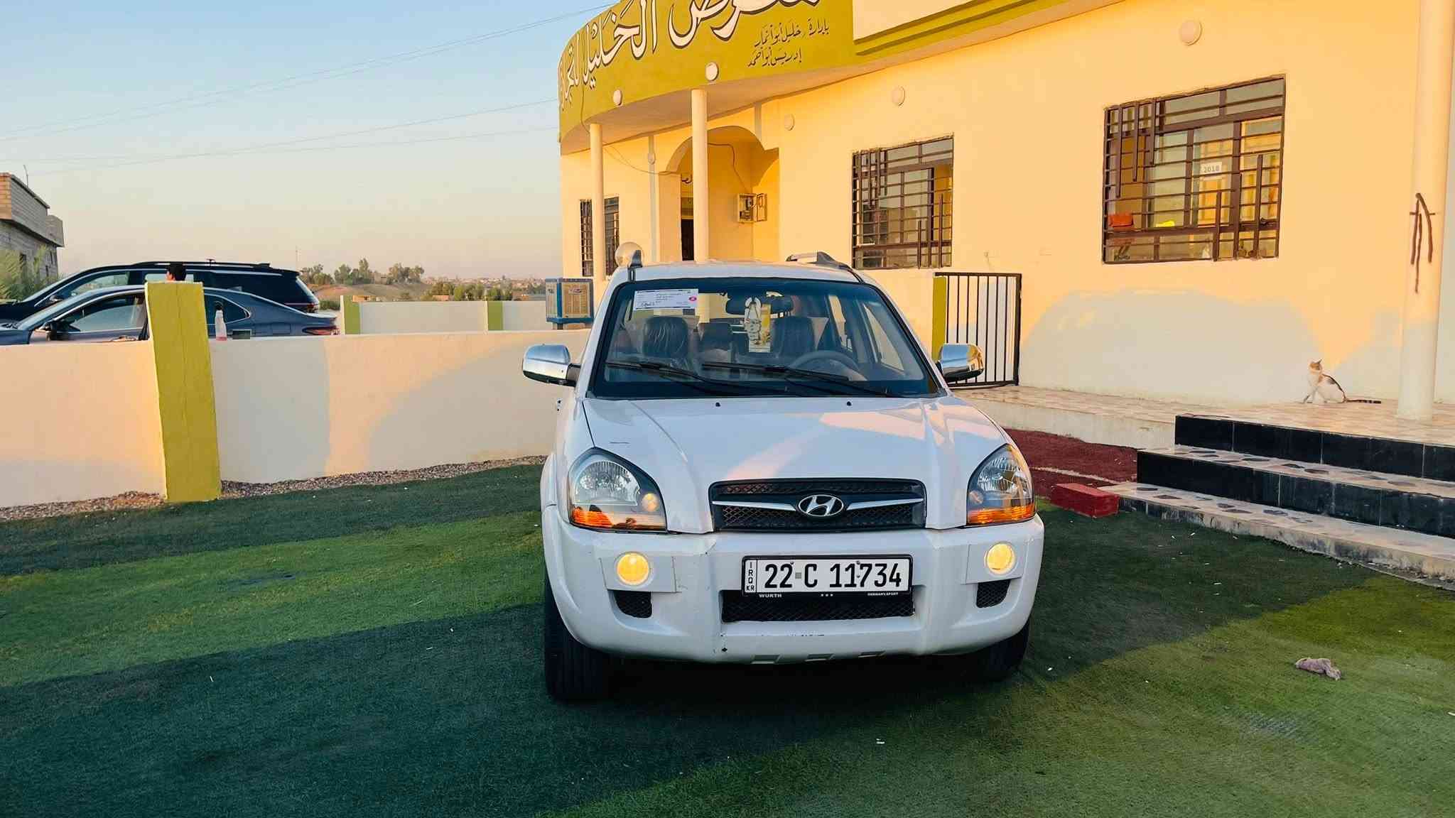 السلام عليكم 
توكسان 2009خليجي. محرك2000شرط تبريد ثلج صدر  سنويه جديد شرط التحويل  بيهه ملاحظات بارد موجود السونار 
السياره حيل جديده وجاهزه ماناقصها شي✅ 
السعر 103يهه مجال الشراي 
                     ((ملاحظه)) 
 اعتذر عن بيع الأقساط او المده
مكان السياره صلاح الدين الشرقاط معرض الجوهره 
للاستفسار اكثر الاتصال على الرقام التأليه
***********ابومصطفى  
***********ابوغزل
