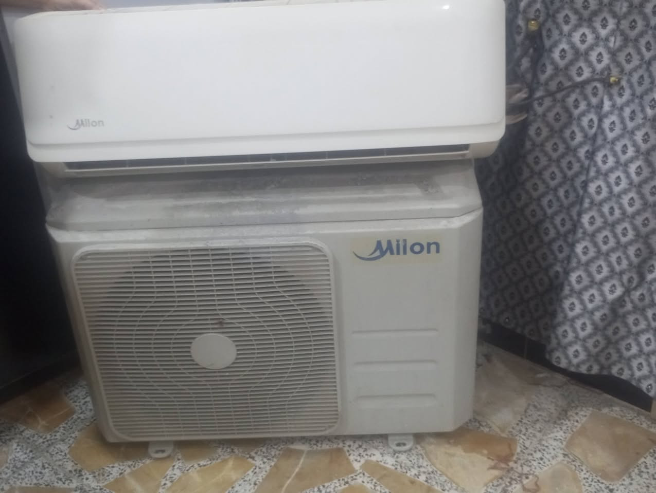 سلام عليكم  عندي  سبلت ومكيف للبيع مسدخدم شي قليل شرط الفحص السبلت ابو الطن والمكيف ابو الطنين نضافتهن ٩٠/١٠٠ المكيف جبسن والسبلت مدين كربلاء  الحر المكيف سعر ٤٠٠ والسبلت٣٥٠هذا رقمي  ***********
