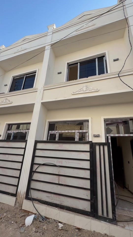 🏡 دار للبيع قرب تقاطع درويش 📐 المساحة: 65م 💰 السعر: 55 مليون وبي مجال ✨ مواصفات الدار: • استقبال • مطبخ • منور • خدمات صحية • غرفة نوم بالطابق الأول • الطابق الثاني: غرفتين نوم + خدمات صحية • البناء طابوك • باقي التشطيبات درجة أولى 👌 📍 الموقع: قرب تقاطع درويش 📞 للاستفسار: *********** 💬 علّق برقم 1 لتصلك التفاصيل وتابع الصفحة

