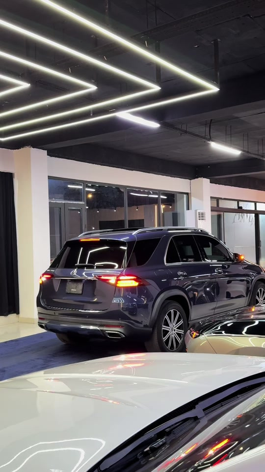 Mercedes-benz 2024 clean title GLE 350 4matic Full option Blue & brown 80,000 mil Neww mashlla Call for price: ***********
