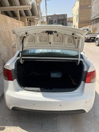 سيراتو شكل ١٠ • ٢٠٠٩ • مكفولة صبغ