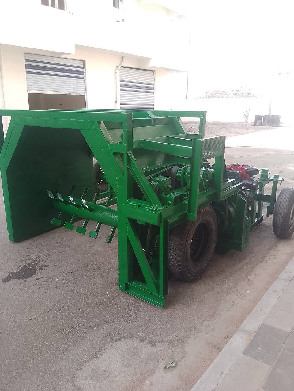 للمهتمين بانتاج السماد العضوي وزراعة الفطر الابيض تم بفضل الله تصنيع مقلبة ذاتية الحركة دون الحاجة الى جرار زراعي بمحرك ديزل 6.5 حصان ، للاستفسار *********** .

