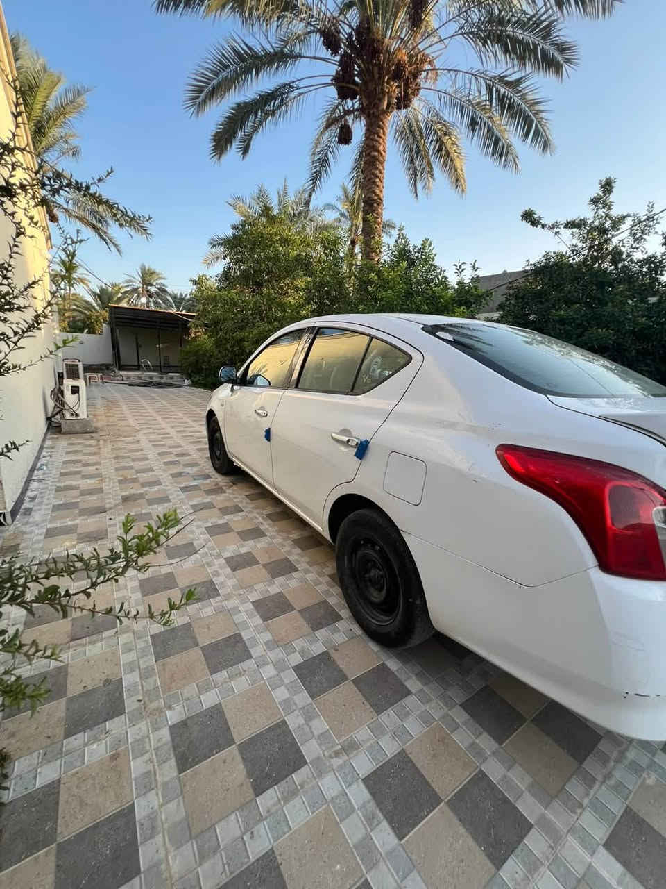 صني ٢٠٢٠ • ٢٠٠ الف كم • زنون وشاشة