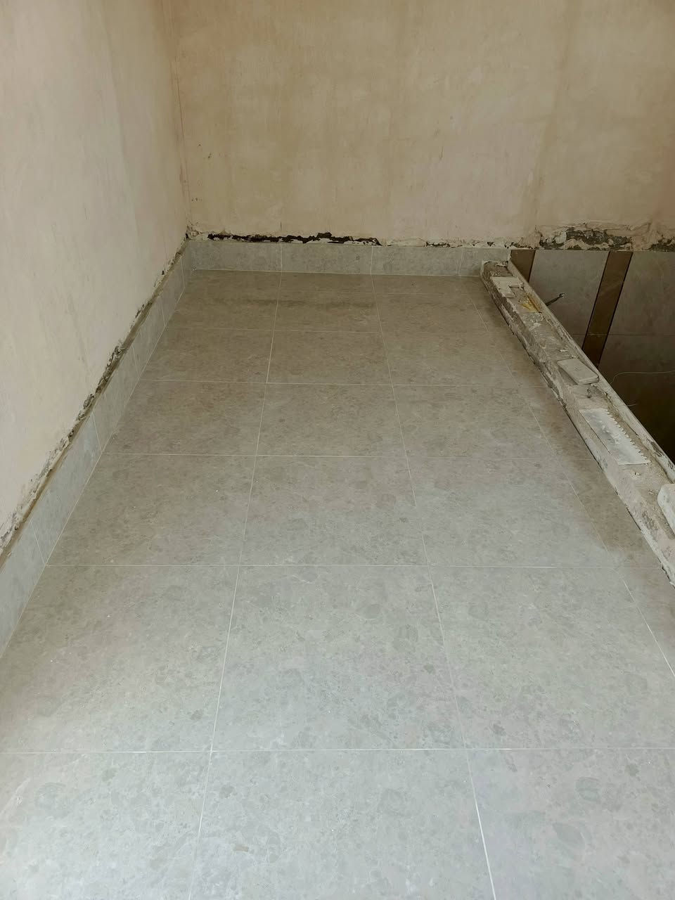 خلفة بورسلين جدران ارضيات وبايات شغل درجه اولى على الليزر استلام مهندس تواصل واتساب ***********
