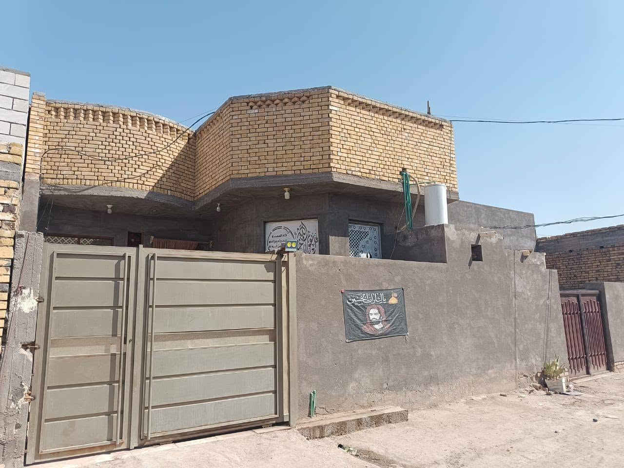 سلام عليكم بيت بل الصخيين قرب الحولي بالماسحه 153بيت جاهز رباط ارظي كونكريت البناء طابوق غرفتين وصاله ومطبخ وحمات داخلية وخارجية واستقبال الصطح كله اشتايكر بيت جاهز مجهز أي السعر 110, رقم التليفون ***********والسعر قابل للتفاوض

