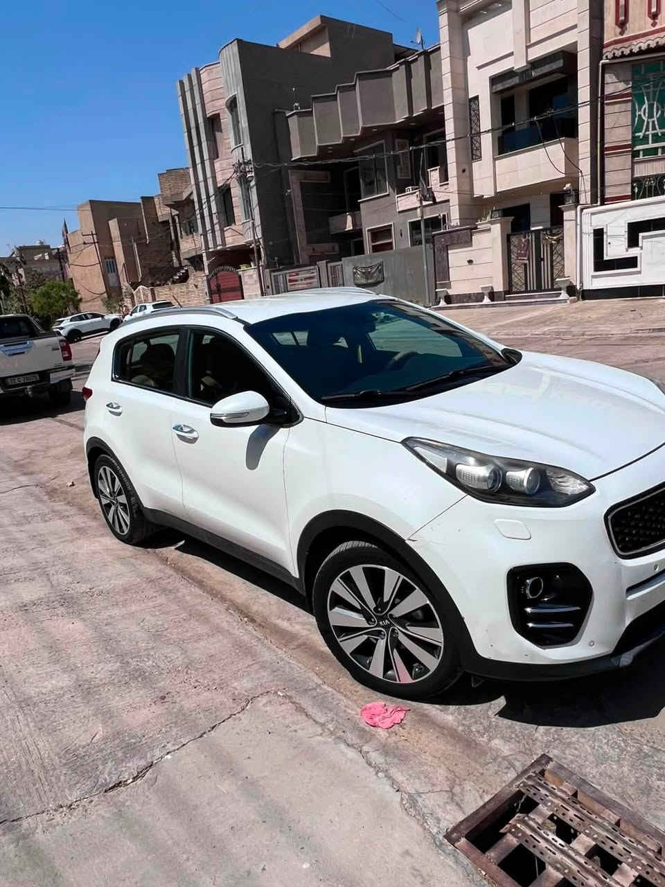سلام عليكم 
للبيع سبورتج مديل 2018 تحكمات ستيرن شاير مري سياره ماشيه 55 ألف نضيفه مكان السياره بغداد سعر 190 بيه مجال
رقم ***********

