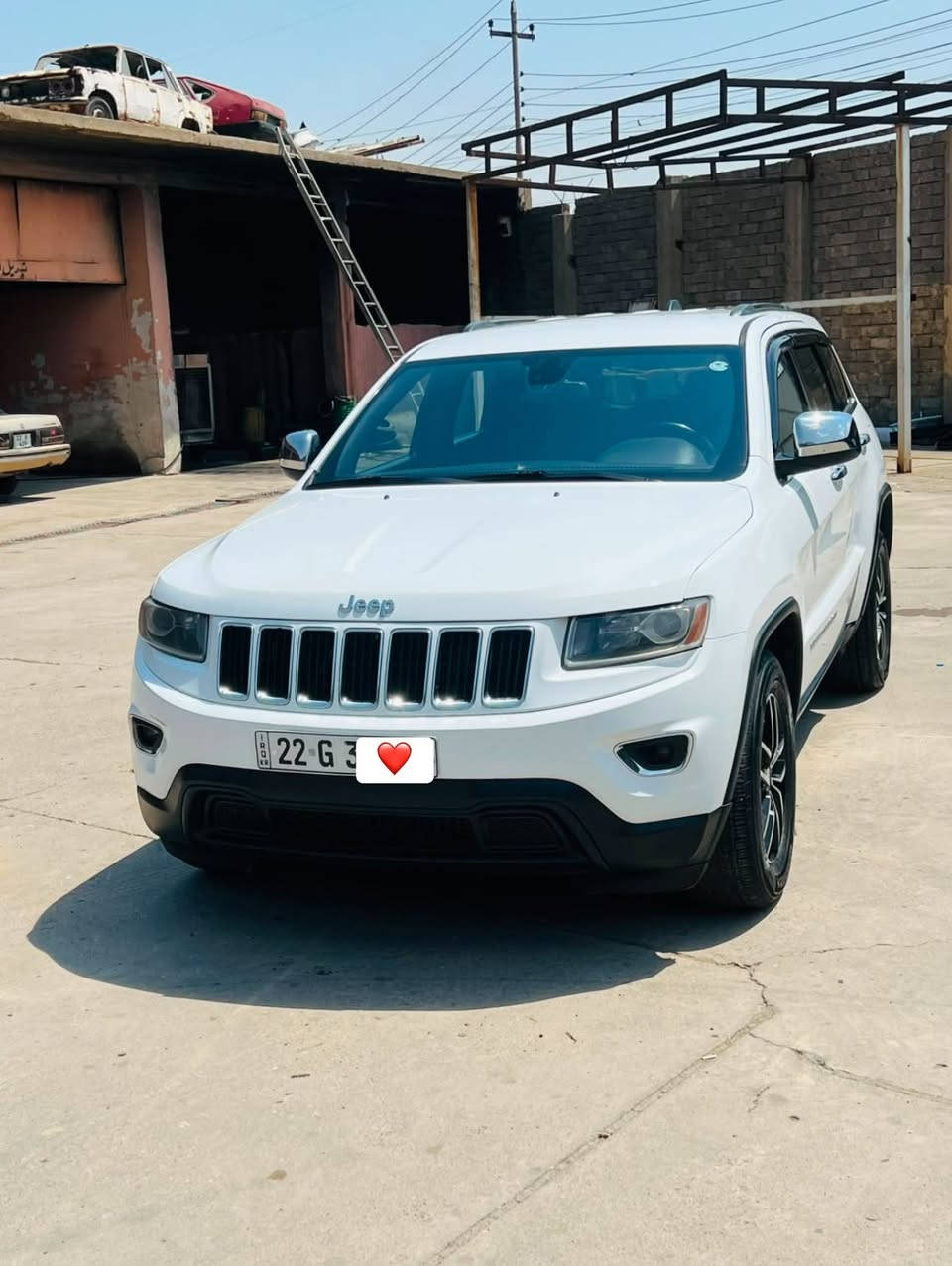 السلام عليكم Jeep2014 
بيها برأس الجاملغ كرت فقط 
مواصفات 
شفتات
كشن كهرب
بصمه
فول عدا السلايت
اللون ابيض 
محرك 3600  ٦
تبريد خلفي
كير اوتماتيك 
بصمه سياره جاهزه 
مكاني موصل معرض الكرم رقم اربيل
السعر ١٨٠ بي مجال للشرايه❤️
***********
***********
واتساب متوفر
