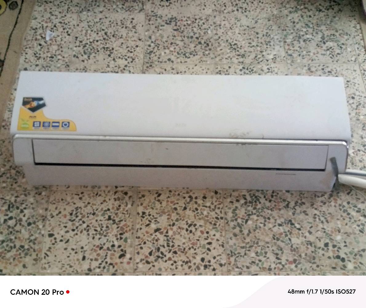السلام عليكم ورحمه الله سبلت نوعيه AUX طنين شغال سعر 550,000 كلش مستعجل على بيعته