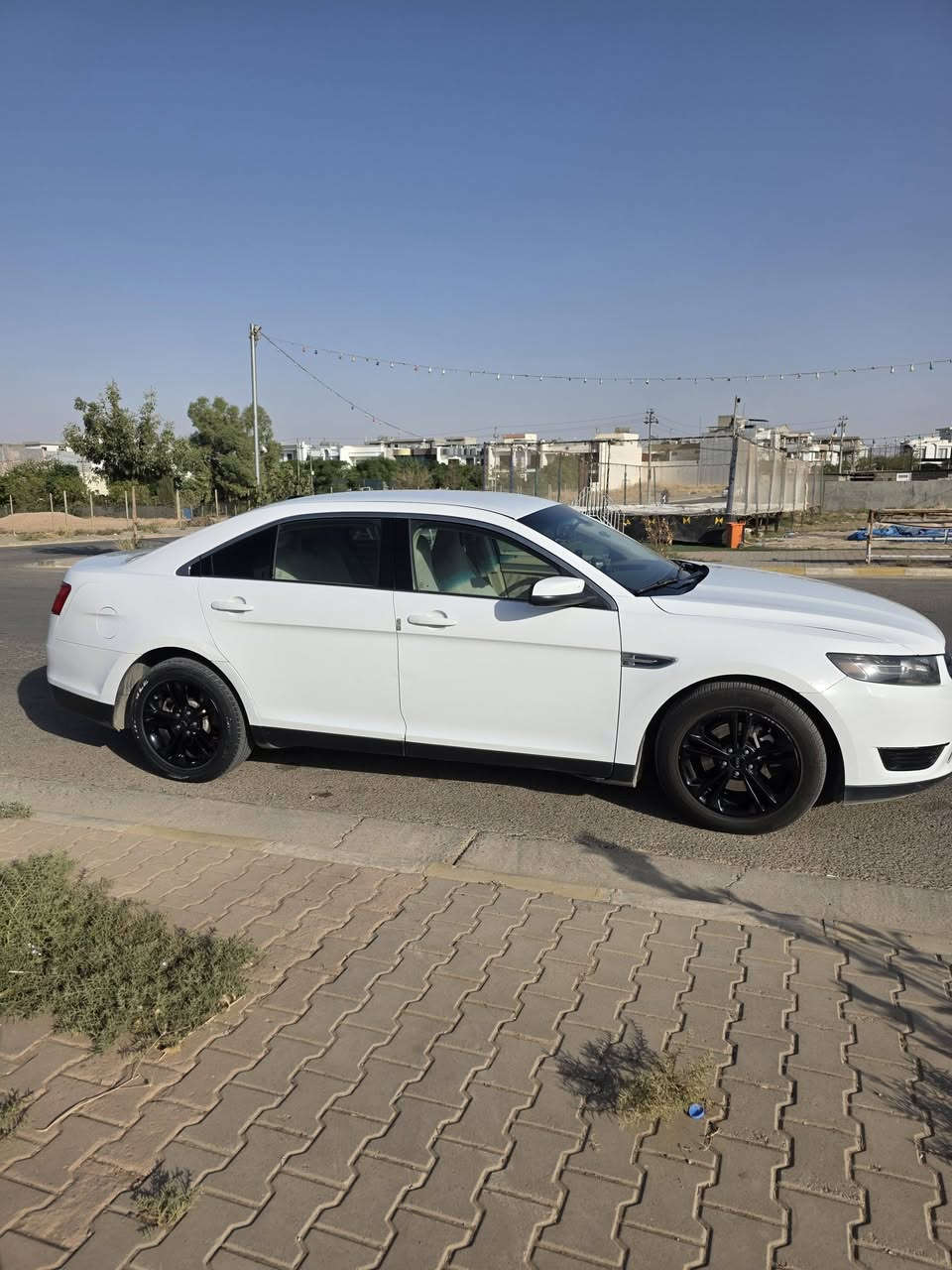 Ford turus 2013 niva سه ياره كه ٢ به له بو ياخى هه يه مواسه فات se خه ليجى ناو زه ر ده مه كينه ى كراوه ته وه بو واته ر به مبب به شه رتى كيرو مه كينه ٢١٣ هه زاركيلو مه تر  هه  قيقى روشتوه سونه ريم داناوه سه ياره كه تا بلى جوانه و ده فته رى به نزينى كه ركوكى له كه له سعر ١٠٥ كلاو معامه له يه برايانه ***********شوين جه مجه مال
