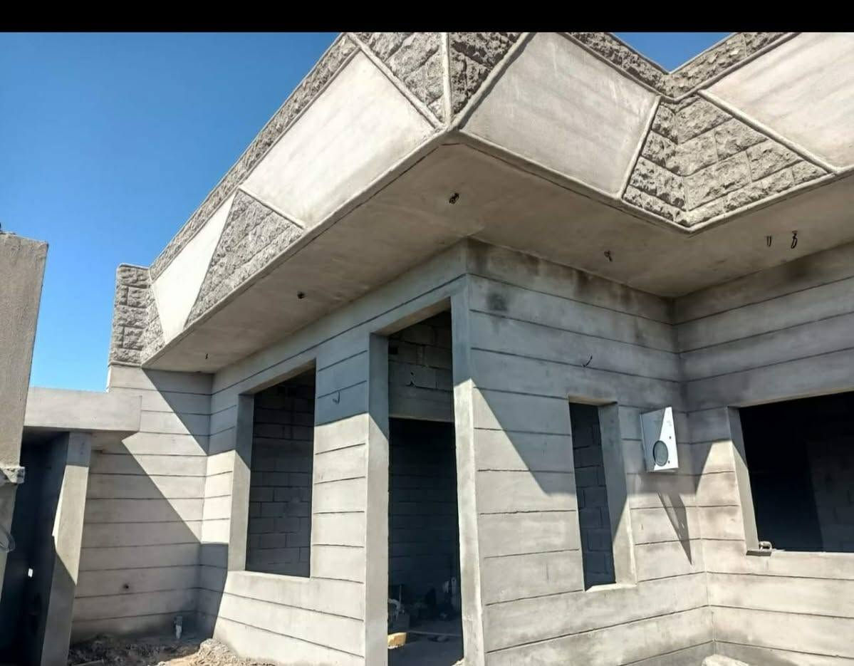 سلام عليكم موجود كادر لبخ وبياظ وسيراميك بانسب الأسعار متفرغ حاليا
رقم الهاتف ***********
