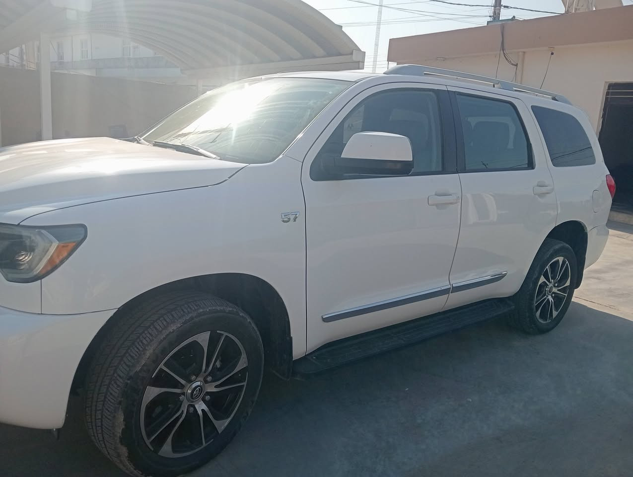 سلام عليكم
تيوتيا سيكويا 
فول مواصفات 8 سلندر 5700
تبريد ثلج ثلث قطع 
وارد امريكي ضرر بصيط جاملق ونص الباب 
السعر 270
الاتصال ***********
