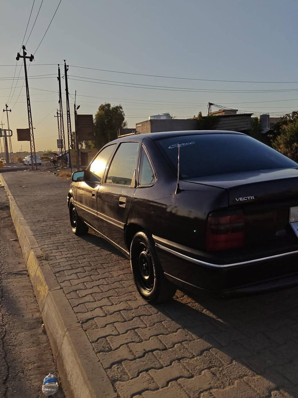 اوبل فكتر موديل 1993رقم اربيل شرط التحويل والوكاله محرك كير بشرك محرك حجم 18قايش عريض بدون ضرر مصبوغه جماليه كوبون بانزين موجود سياره جاهزه داخله نضيف السعر 40وبي مجال بسيط شراي خابر ***********
