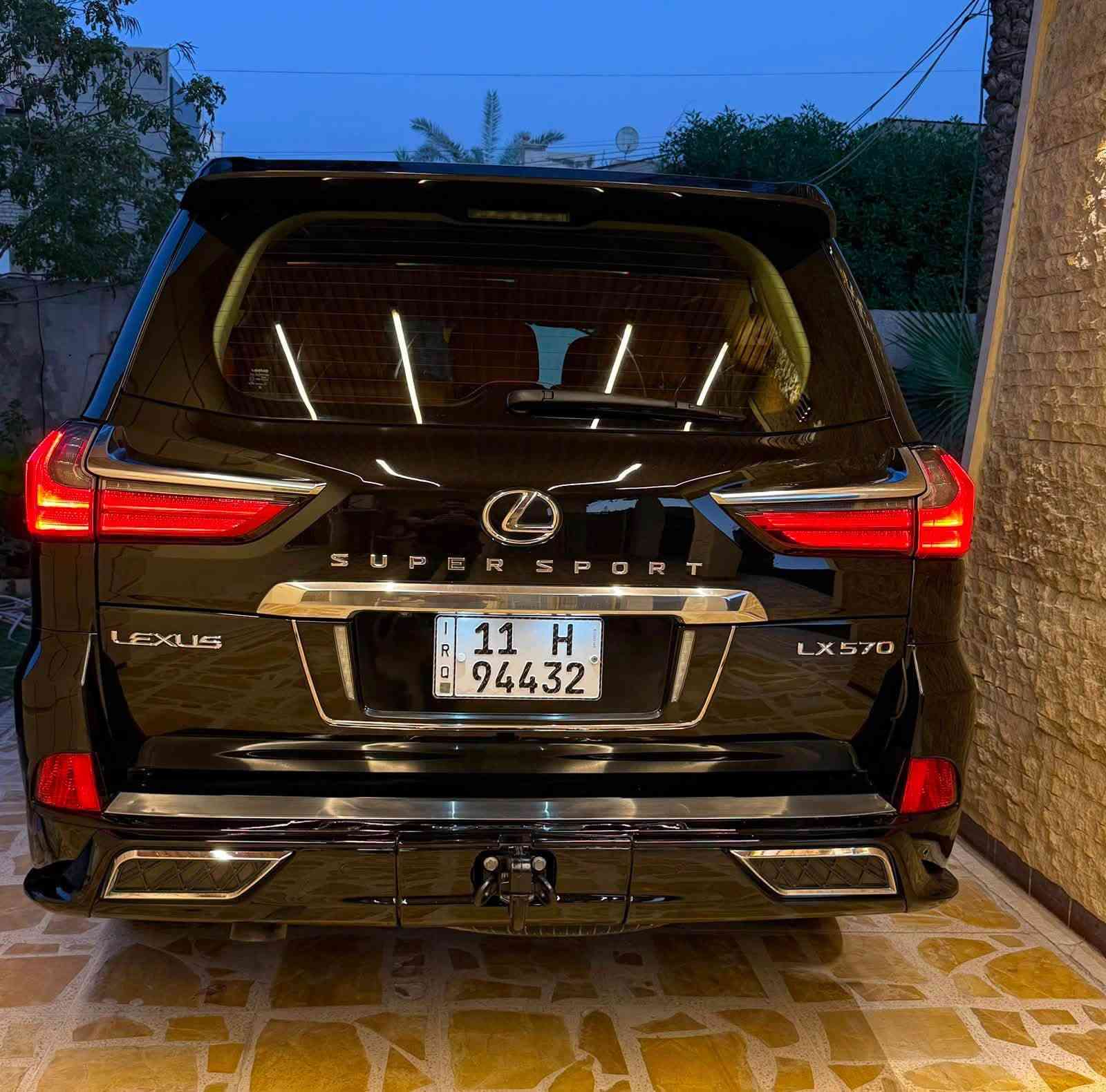 السلام عليكم LX 570 2016 سوبر سبورت  مواصفات معروفة بريم ماشية 160000 رقم بغداد بأسمي مكفولة السعر 56500 وبي مجال بسيط مكان زيونة للاستفسار ***********
