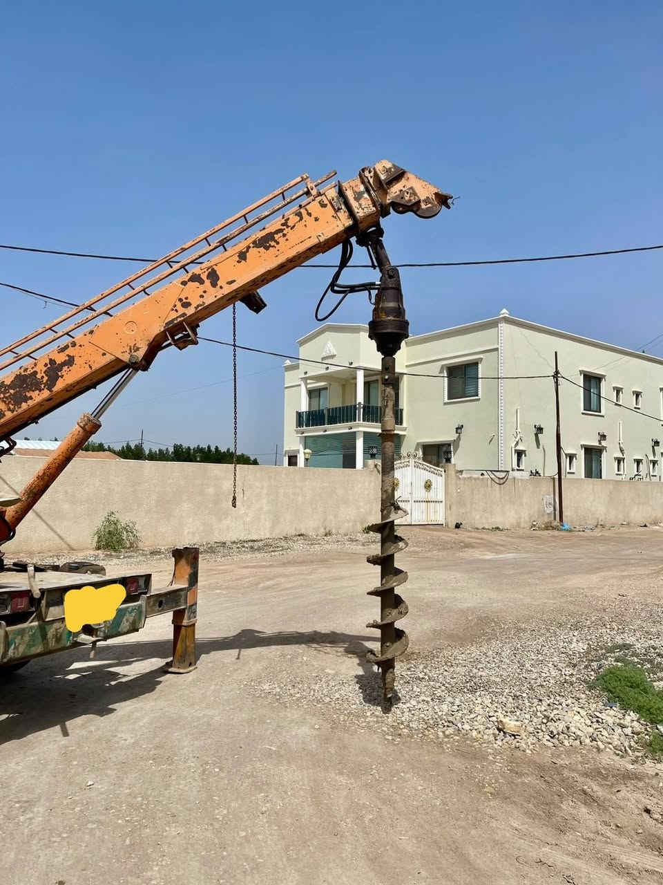 السلام عليكم للبيع كنتر بزون مديل ٩٥ رقم بغداد شرط التحويل عليها برينه حفر سياره جاهزه للعمل مكينه كير تخم تاير خير من الله الاستفسار الاتصال ***********
